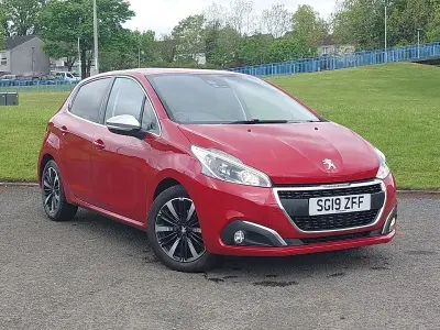 Używany Peugeot 208 82 KM (60 kW) 2019 Czerwony Hatchback