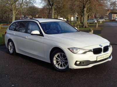 Begagnad BMW 320 Efficient Dynamics 2016 Vit Kombi