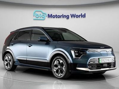 Begagnad Kia e-Niro 147 kW (201 HK) 2023 Blå SUV