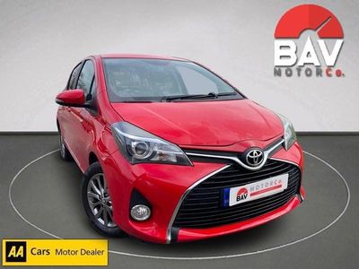 Used Toyota Yaris 99 HP (72 kW) 2016 Red Hatchback