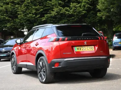Second-hand Peugeot e-2008 Premium 98 kW (134 CP) 2022 Roșu SUV