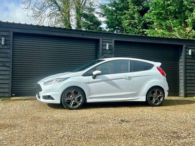Used Ford Fiesta ST 182 HP (133 kW) 2017 White Hatchback