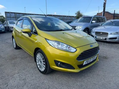 Usado Ford Fiesta Titanium 75 HP (55 kW) 2013 Amarelo Citadino