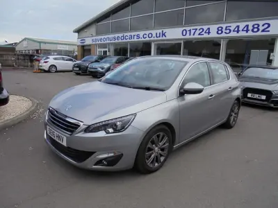 Używany Peugeot 308 Allure 120 KM (88 kW) 2016 Szary Hatchback