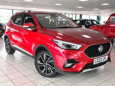 Käytetty MG ZS Exclusive 111 HP (81 kW) 2023 Punainen Katumaasturi