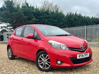 Begagnad Toyota Yaris Plus 99 HK (72 kW) 2014 Röd Halvkombi