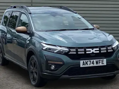 Used Dacia Jogger Extreme 141 HP (103 kW) 2024 Green MPV