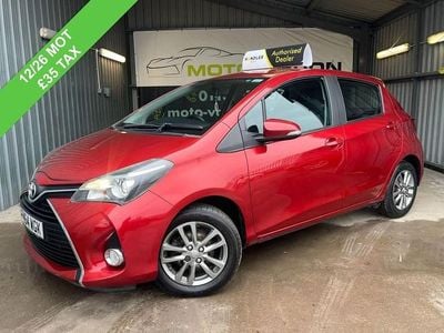 Used Toyota Yaris 99 HP (72 kW) 2015 Red Hatchback