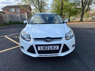 Used Ford Focus Zetec 125 HP (91 kW) 2012 White Hatchback