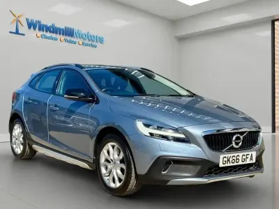 Usado Volvo V40 Pro 2016 Azul Utilitario