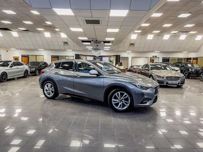 Used Infiniti Q30 Business 109 HP (80 kW) 2017 Grey Hatchback