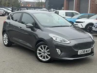 Usado Ford Fiesta Titanium 100 HP (73 kW) 2018 Cinzento Citadino