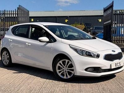 Used Kia Ceed 98 HP (72 kW) 2014 White Hatchback