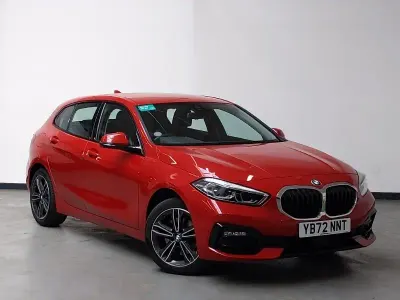Usado BMW 118 Sport Line 136 HP (100 kW) 2023 Vermelho Citadino
