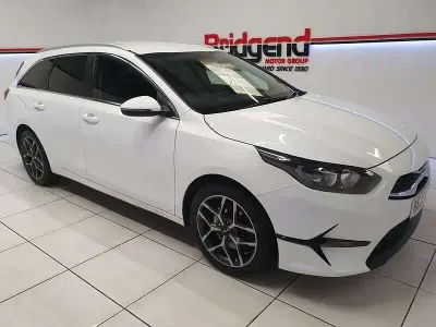 Used Kia Ceed 2023 White Hatchback