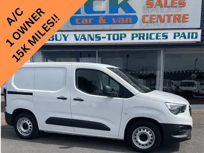 Used Vauxhall Combo Edition 100 HP (73 kW) 2019 White MPV