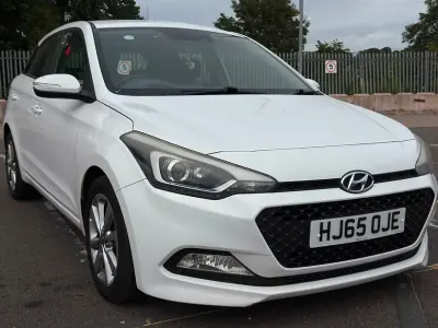 Used Hyundai i20 SE 75 HP (55 kW) 2015 White Hatchback