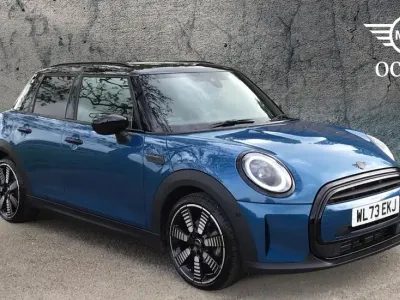 Begagnad Mini Cooper Exclusive 134 HK (98 kW) 2024 Blå Halvkombi