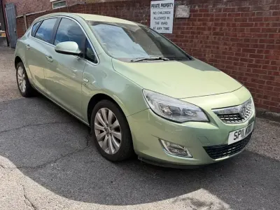 Used Vauxhall Astra 2011 Green Hatchback