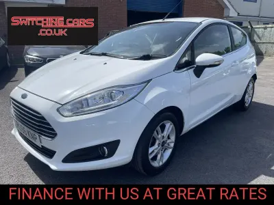 Used Ford Fiesta Zetec 82 HP (60 kW) 2016 White Hatchback