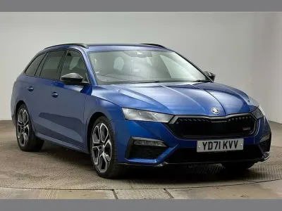 Used Skoda Octavia vRS 245 HP (180 kW) 2021 Race blue metallic Estate