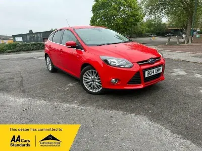 Używany Ford Focus Zetec 115 KM (84 kW) 2014 Czerwony Hatchback
