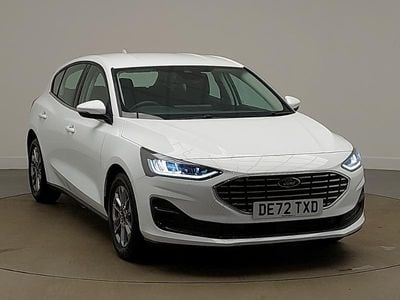 Begagnad Ford Focus Titanium 125 HK (91 kW) 2023 Vit Halvkombi
