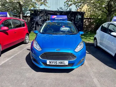 Używany Ford Fiesta Titanium 2015 Niebieski Hatchback