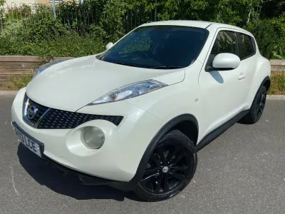 Używany Nissan Juke Acenta 117 KM (86 kW) 2013 Biały SUV