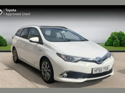 Używany Toyota Auris Hybrid 134 KM (98 kW) 2016 Biały Kombi
