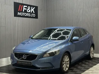Begagnad Volvo V40 SE Lux 120 HK (88 kW) 2015 Blå Halvkombi