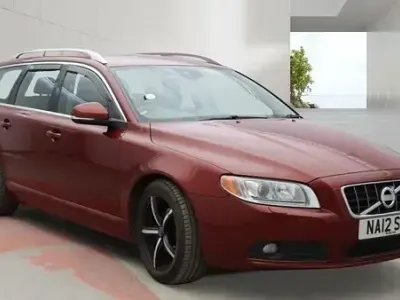 Używany Volvo V70 SE Lux 115 KM (84 kW) 2012 Czerwony Kombi
