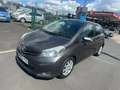 Used Toyota Yaris 90 HP (66 kW) 2013 Grey Hatchback