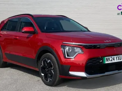 Begagnad Kia e-Niro 147 kW (201 HK) 2024 Röd SUV