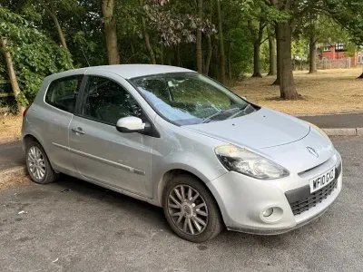 Used Renault Clio Dynamique 86 HP (63 kW) 2010 Silver Hatchback