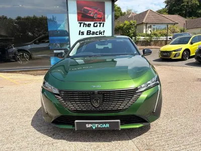 Second-hand Peugeot 308 Allure Premium 129 CP (94 kW) 2022 Verde Hatchback