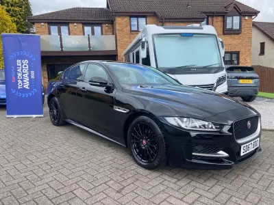 Używany Jaguar XE R-Sport 163 KM (119 kW) 2017 Czarny Sedan/Limuzyna