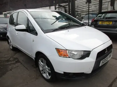 Begagnad Mitsubishi Colt 95 HK (69 kW) 2009 Vit Halvkombi