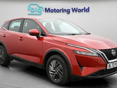 Używany Nissan Qashqai Acenta Premium 140 KM (102 kW) 2023 Czerwony SUV