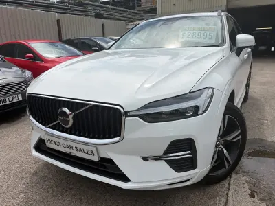 Used Volvo XC60 Momentum 2022 White SUV