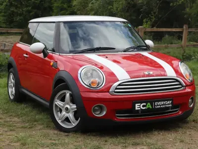 Begagnad Mini Cooper Hatch 2009 Röd Halvkombi