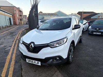 White Used 2016 Renault Kadjar Signature SUV | £7,699 (A bit pricey)