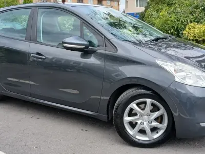 Używany Peugeot 208 Active 115 KM (84 kW) 2014 Szary Hatchback