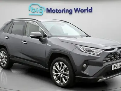 Usado Toyota RAV4 218 HP (160 kW) 2025 SUV
