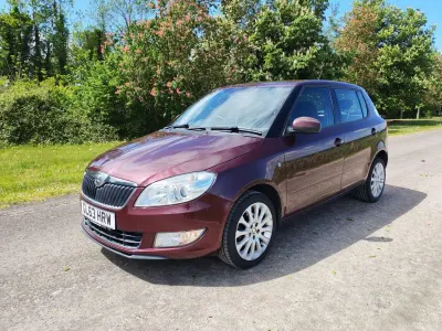 Begagnad Skoda Fabia Elegance 90 HK (66 kW) 2014 Röd Halvkombi