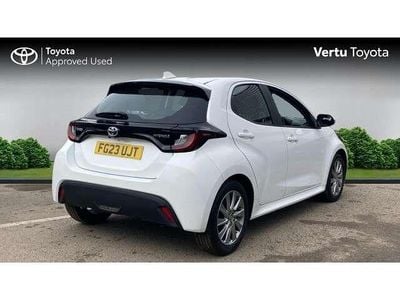 Used Toyota Yaris Hybrid 116 HP (85 kW) 2023 White Hatchback