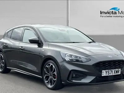 Usado Ford Focus ST-Line X 155 HP (114 kW) 2022 Cinzento Citadino