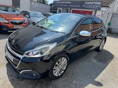 Used Peugeot 208 Allure 100 HP (73 kW) 2015 Black Hatchback