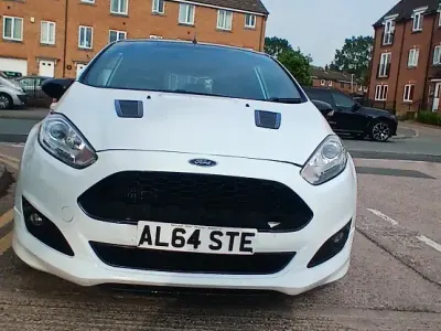 Used Ford Fiesta Zetec 125 HP (91 kW) 2015 White Hatchback