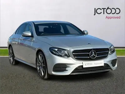 Usado Mercedes E220 AMG line 191 HP (140 kW) 2019 Prateado Sedan
